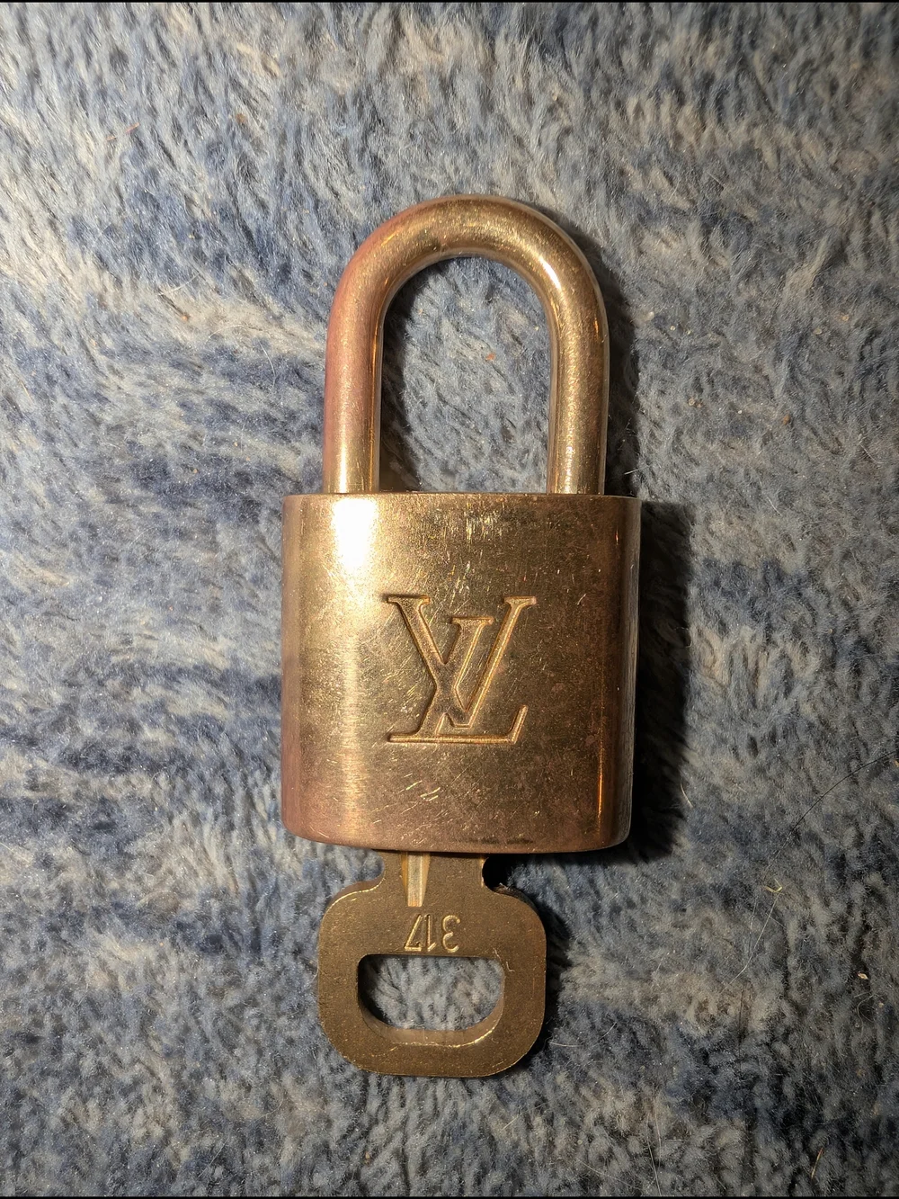 Louis Vuitton Gold Padlock #317 with Key - Gold